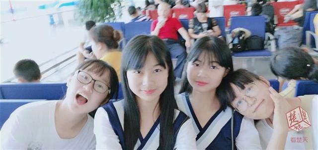 牛！双胞胎姐妹闯过自主招生三关，同被武大Netflav
录取